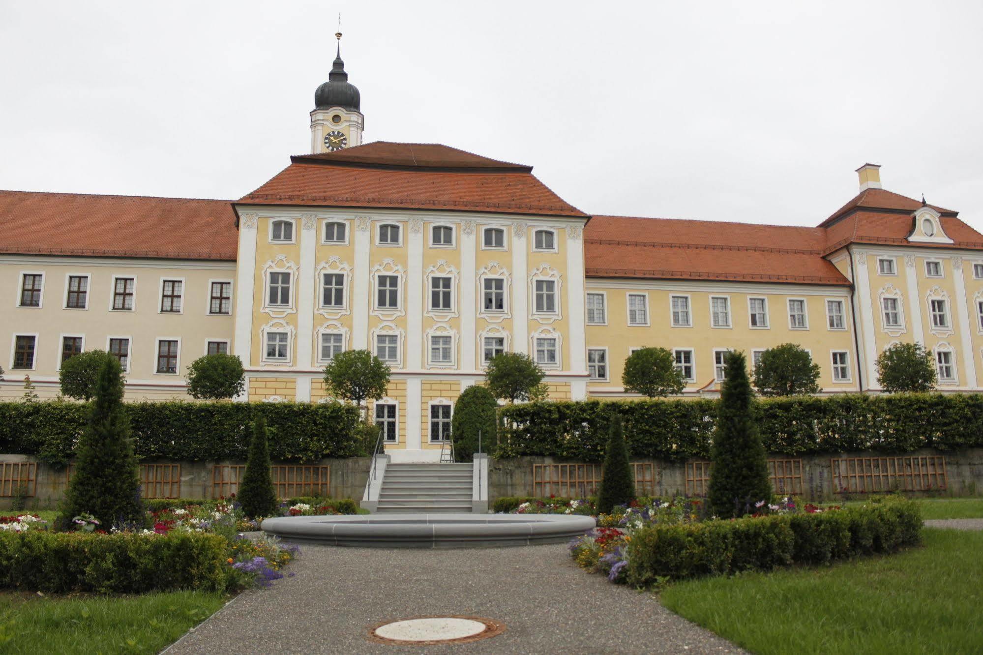 Klostergasthof Roggenburg Exteriör bild